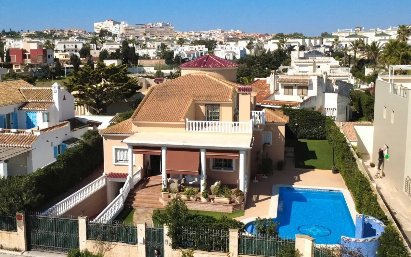 5-bedroom Villa In Torrevieja, Spain (440 M²)