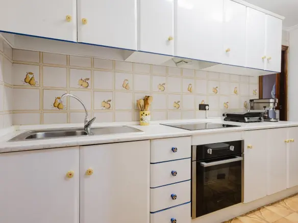 3-bedroom Apartment In Torrevieja, Spain (100 M²)