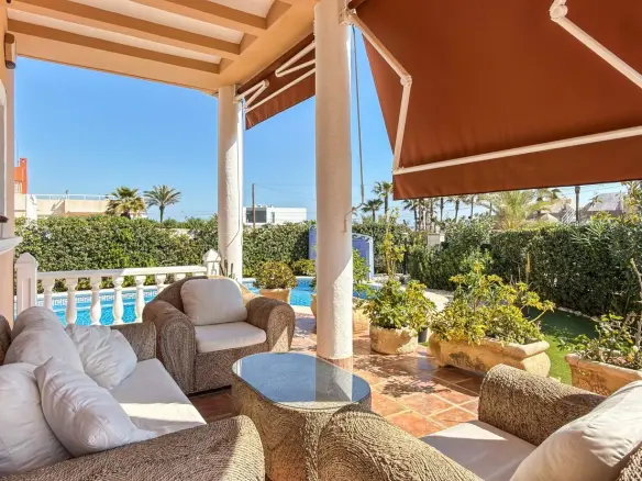 5-bedroom Villa In Torrevieja, Spain (440 M²)