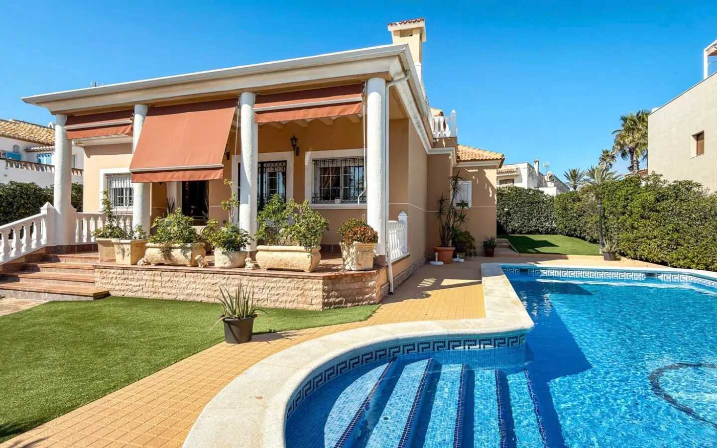 5-bedroom Villa In Torrevieja, Spain (440 M²)