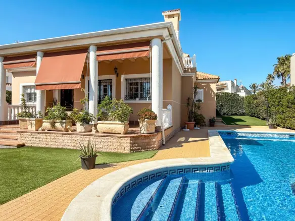 5-bedroom Villa In Torrevieja, Spain (440 M²)