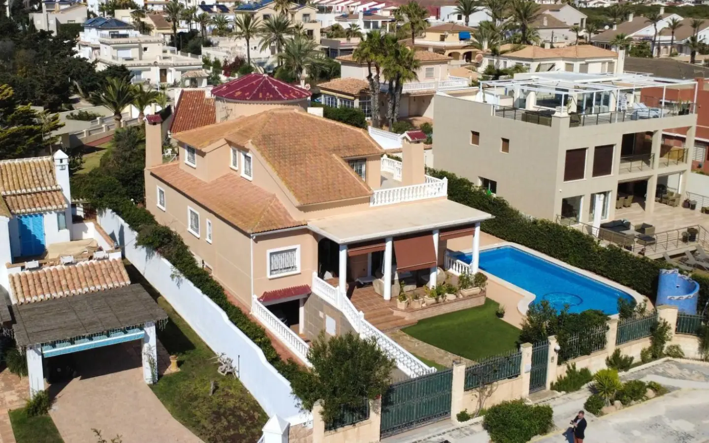 5-bedroom Villa In Torrevieja, Spain (440 M²)