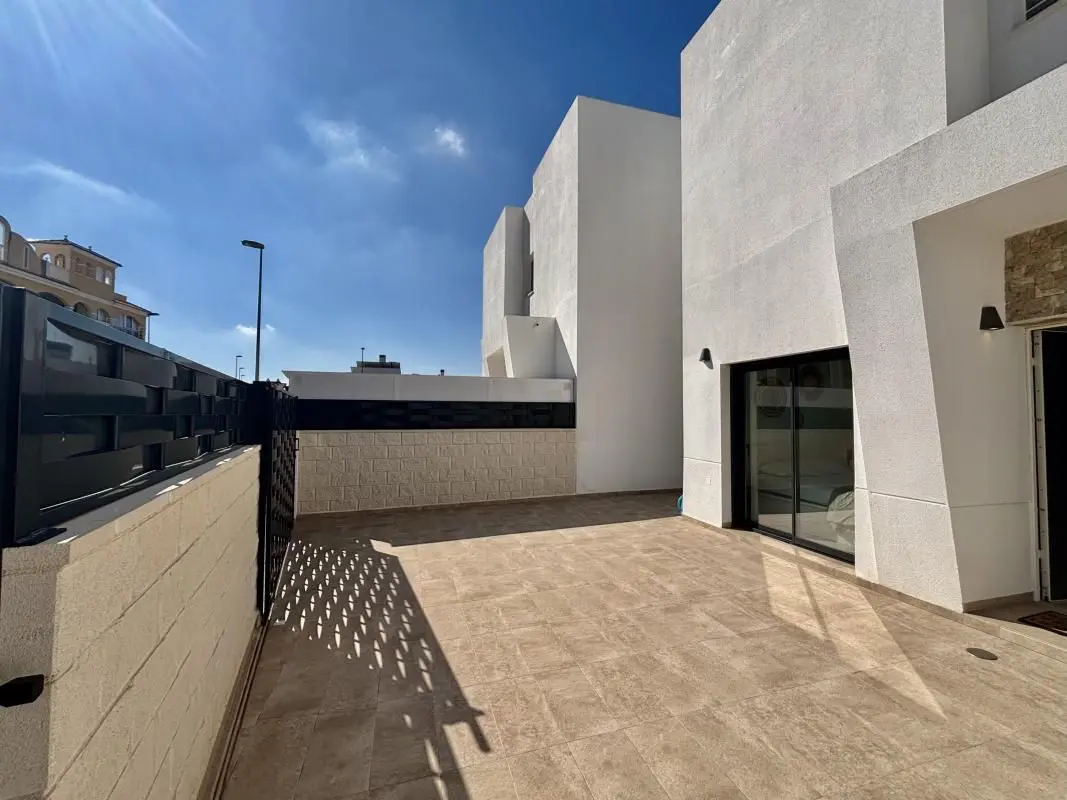 Villa Of 118 M² In Benijofar, Spain