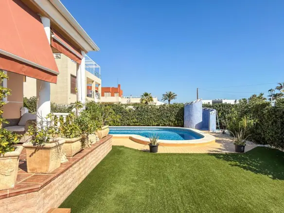 5-bedroom Villa In Torrevieja, Spain (440 M²)