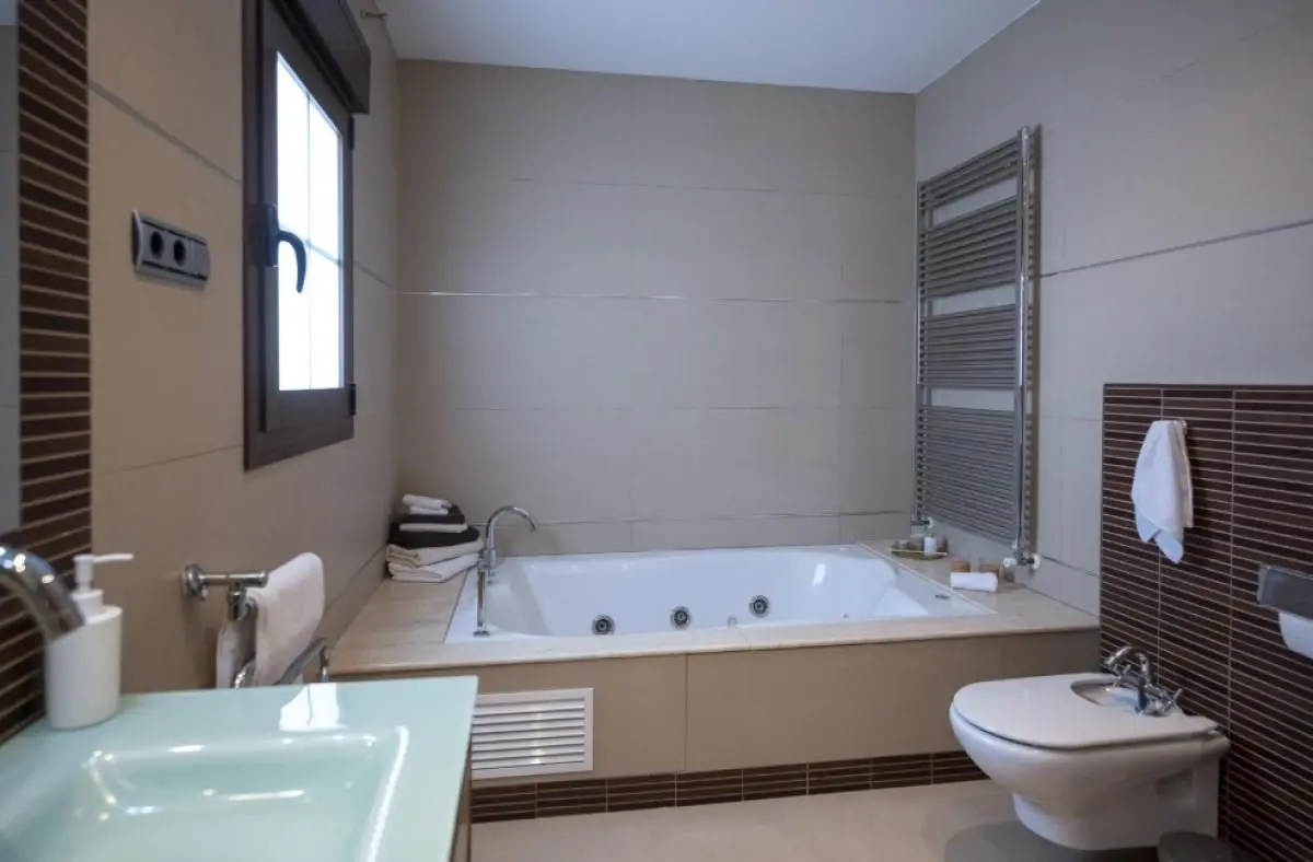 Villa Of 190 M² In Avileses, Spain