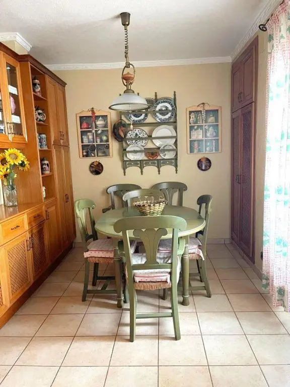 Apartment Of 130 M² With Features In Torrevieja, Spain