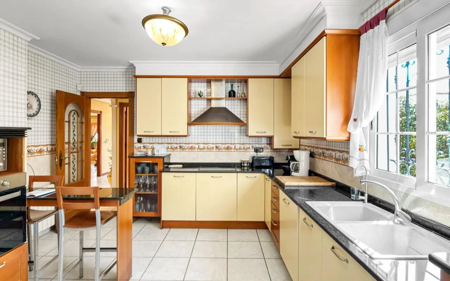5-bedroom Villa In Torrevieja, Spain (440 M²)