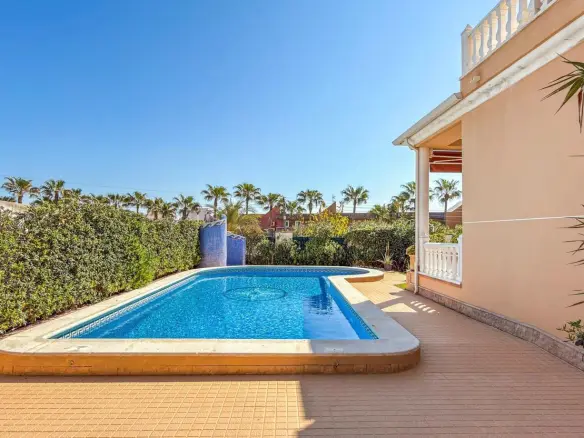 5-bedroom Villa In Torrevieja, Spain (440 M²)