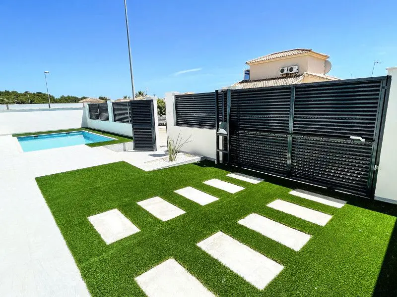 Villa Of 112 M² With Sea Views In Pilar De La Horadada