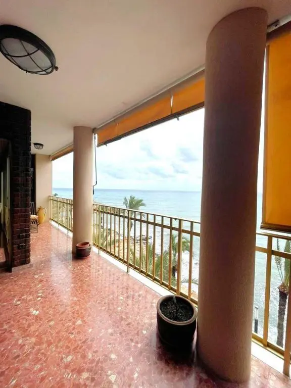 Apartment Of 130 M² With Features In Torrevieja, Spain
