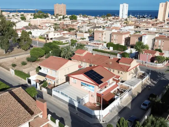 3-bedroom Terraced House In Santiago De La Ribera, Spain (155 M²)