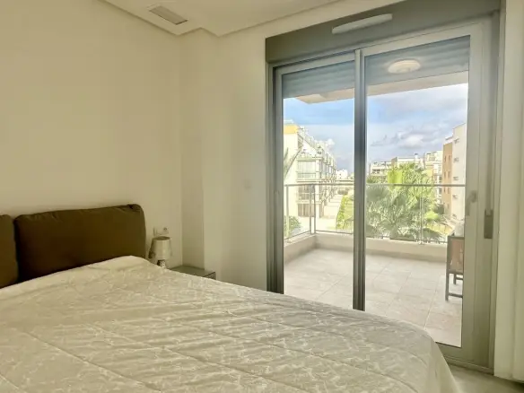 3-bedroom Apartment In Orihuela Costa, Spain (82 M²)