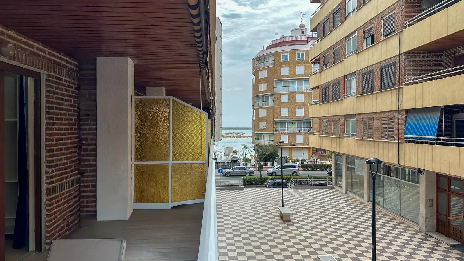 Apartment Of 90 M² In Torrevieja, Spain