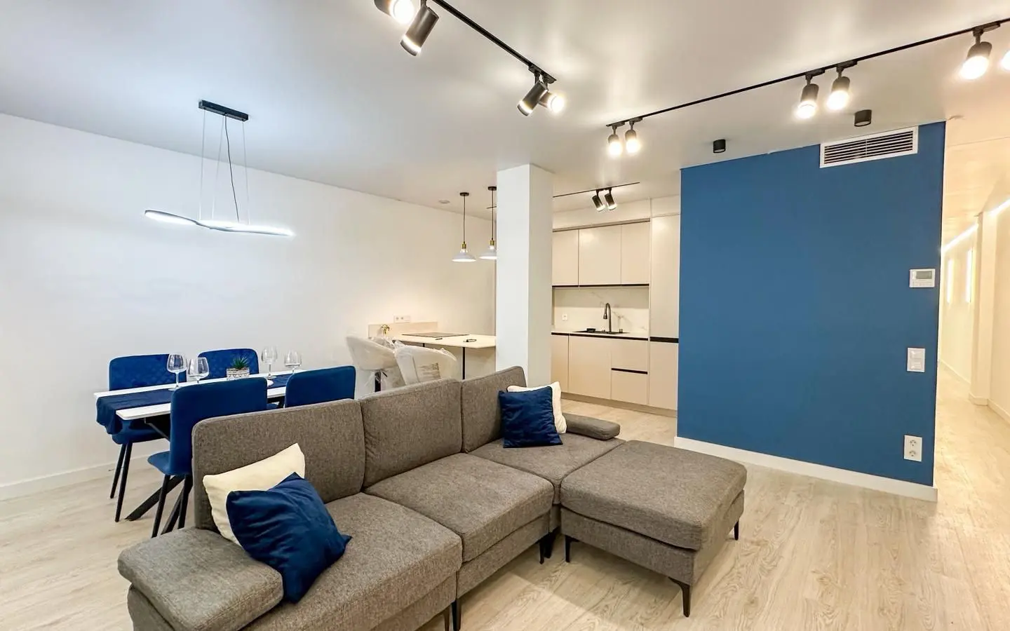 2-bedroom Apartment In Torrevieja, Spain (90 M²)