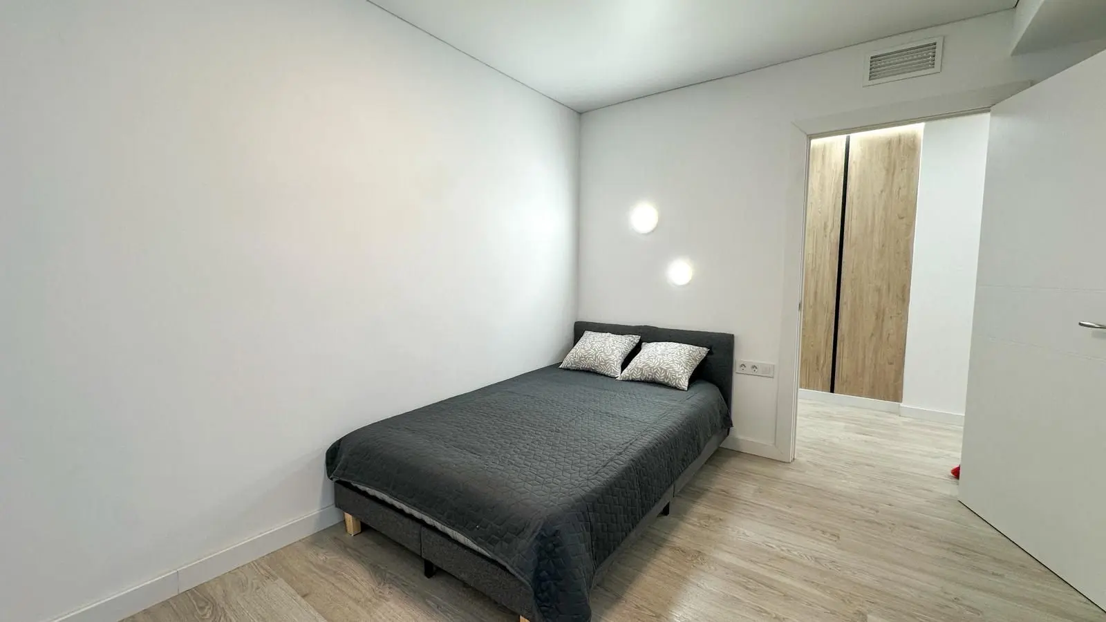 Apartment Of 90 M² In Torrevieja, Spain