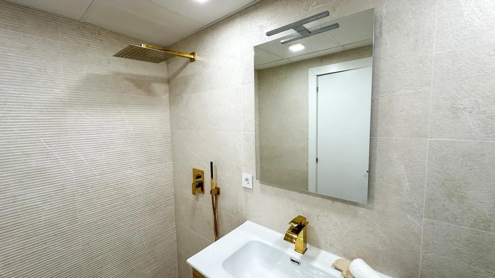 Apartment Of 90 M² In Torrevieja, Spain