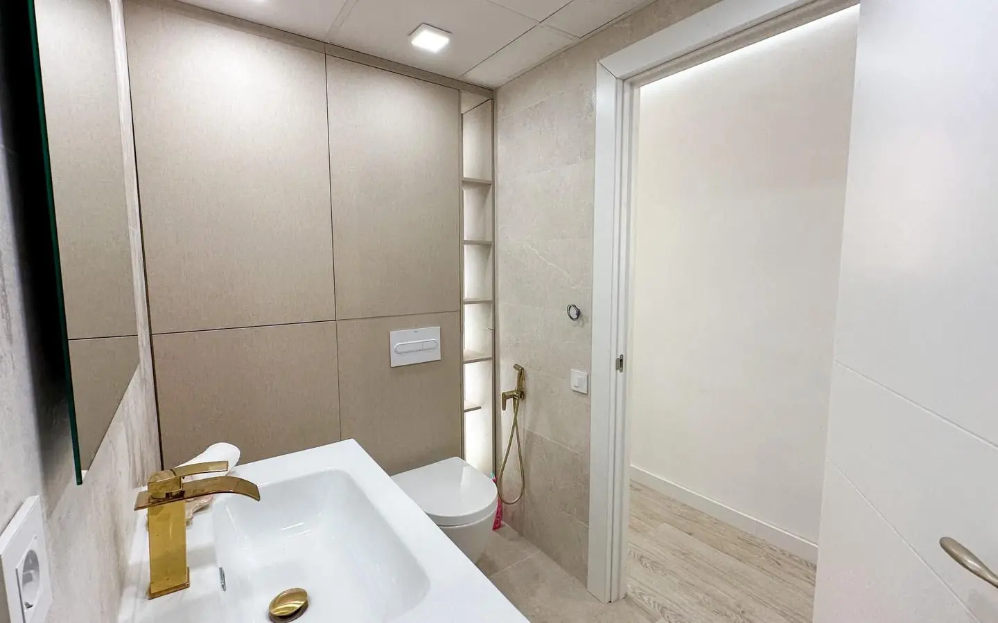 2-bedroom Apartment In Torrevieja, Spain (90 M²)