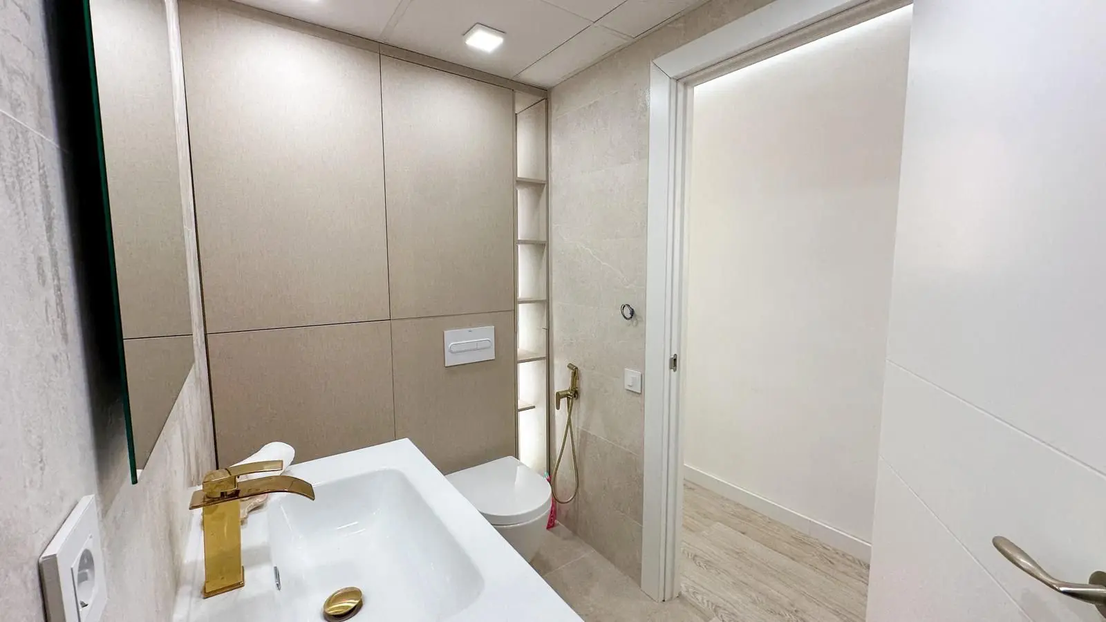 Apartment Of 90 M² In Torrevieja, Spain