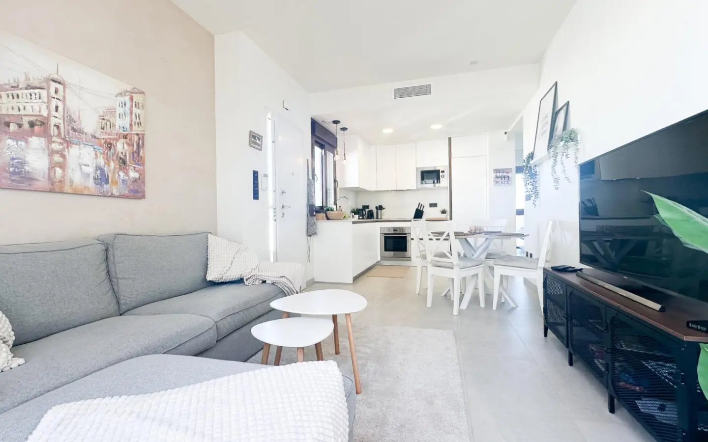 Apartment Of 96 M² In Torrevieja, Spain
