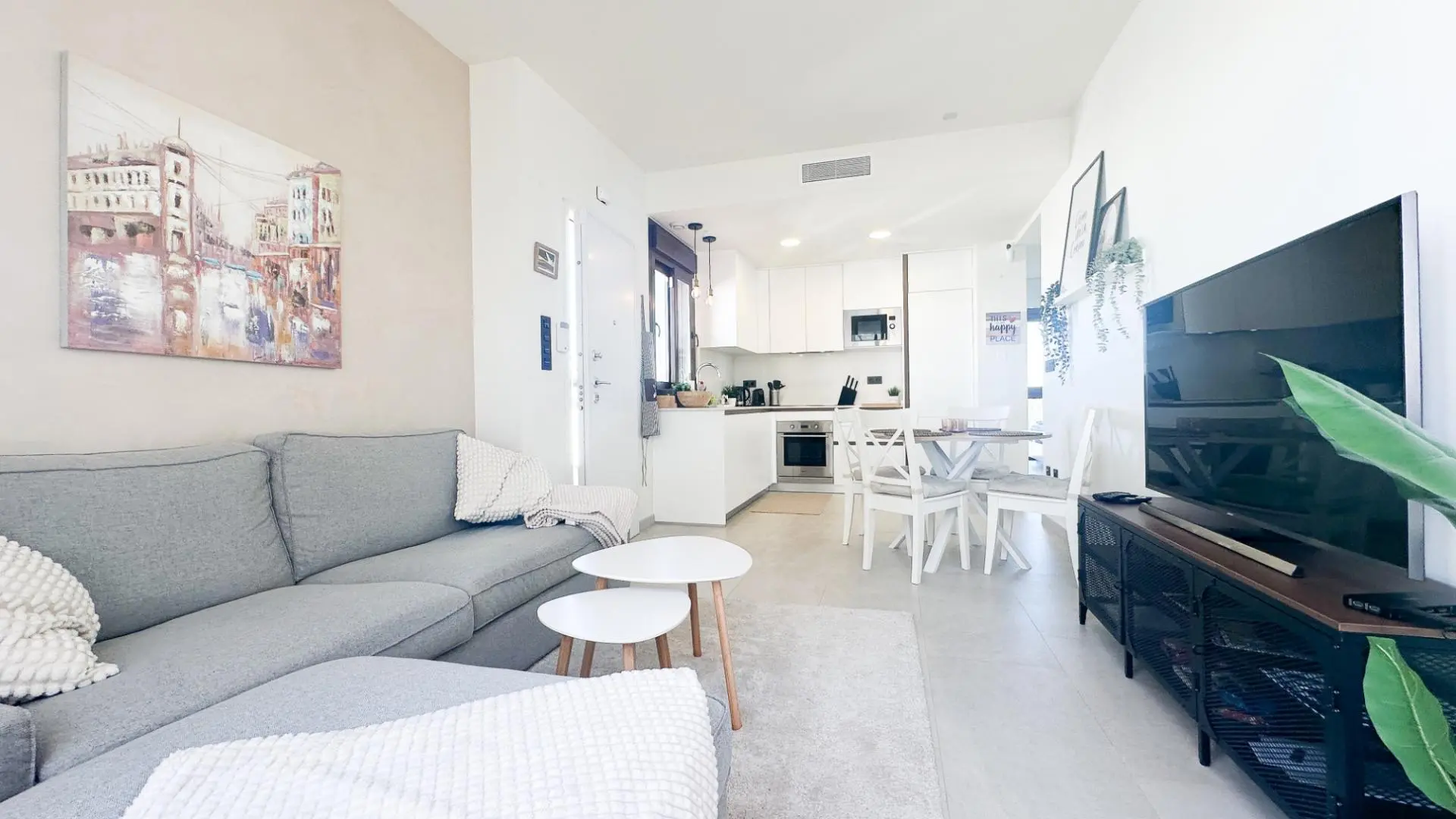 Apartment Of 96 M² In Torrevieja, Spain