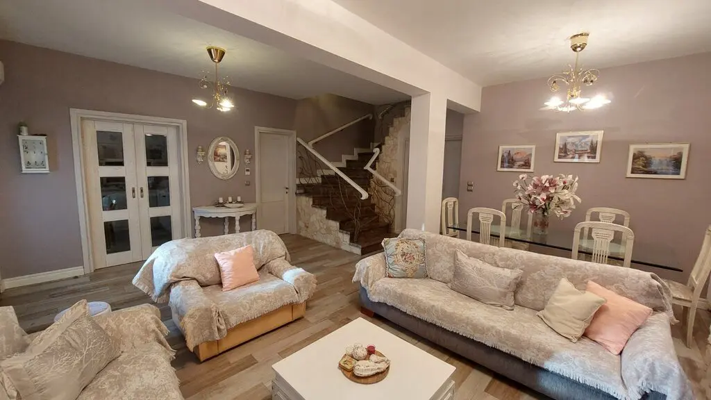 Maisonette Of 184 M² In Olympic Coast