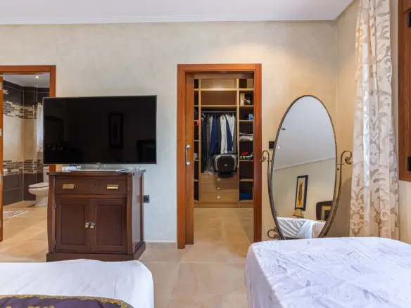 4-bedroom Villa In Los Montesinos, Spain (417 M²)