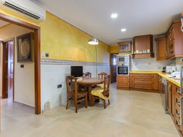 4-bedroom Villa In Los Montesinos, Spain (417 M²)