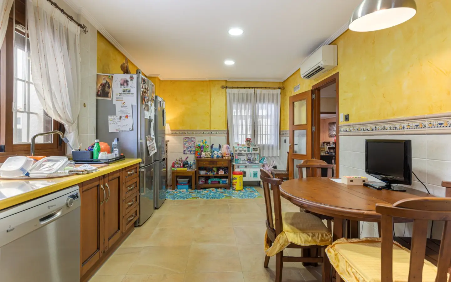 4-bedroom Villa In Los Montesinos, Spain (417 M²)