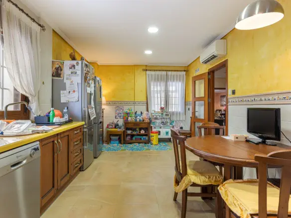 4-bedroom Villa In Los Montesinos, Spain (417 M²)