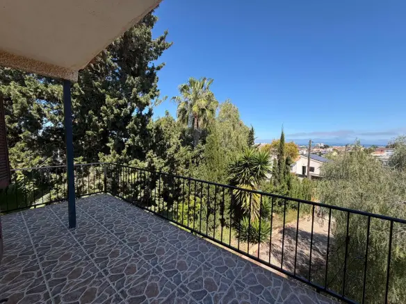 4-bedroom Villa In Torrevieja, Spain (150 M²)