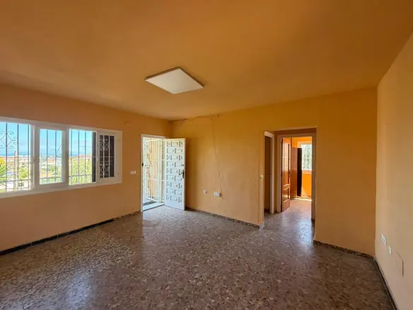 4-bedroom Villa In Torrevieja, Spain (150 M²)