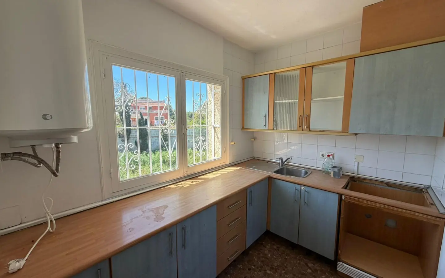 4-bedroom Villa In Torrevieja, Spain (150 M²)