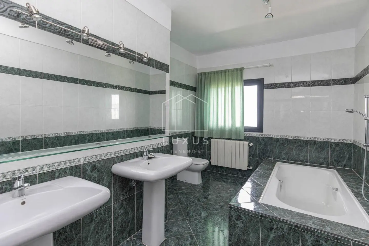 Villa Of 335 M² In El Sauzal