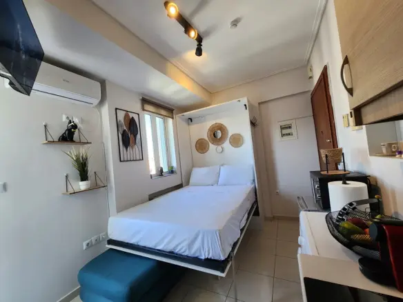 Flat Of 16 M² With Features In Athens
