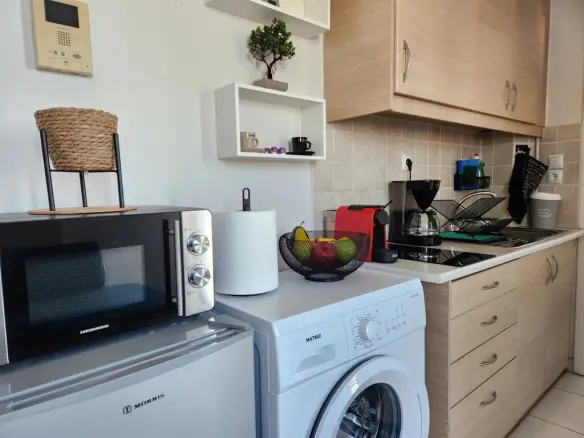 Flat Of 16 M² With Features In Athens