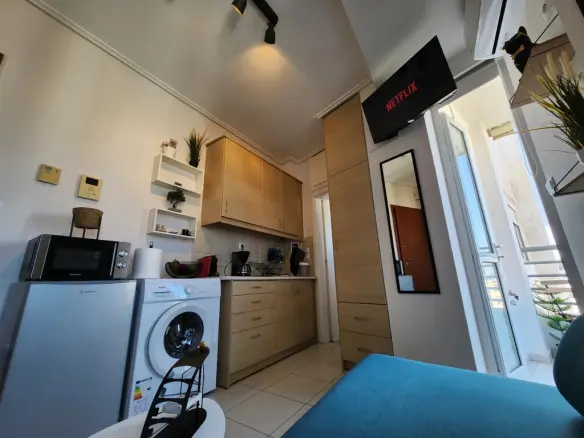 Flat Of 16 M² With Features In Athens