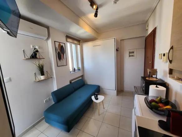 Flat Of 16 M² With Features In Athens