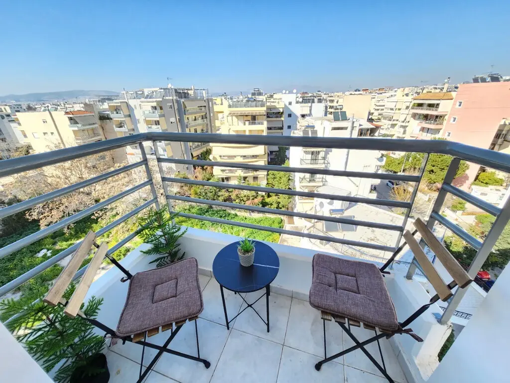 Flat Of 16 M² With Features In Athens
