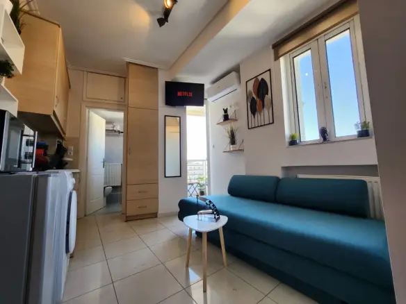Flat Of 16 M² With Features In Athens