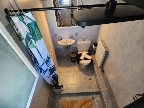 Flat Of 16 M² With Features In Athens