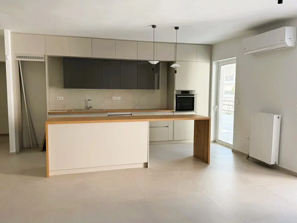 Flat Of 115 M² In Athens