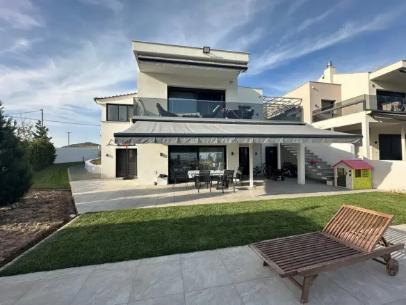 Detached House Of 235 M² In The Suburbs Of Thessaloniki