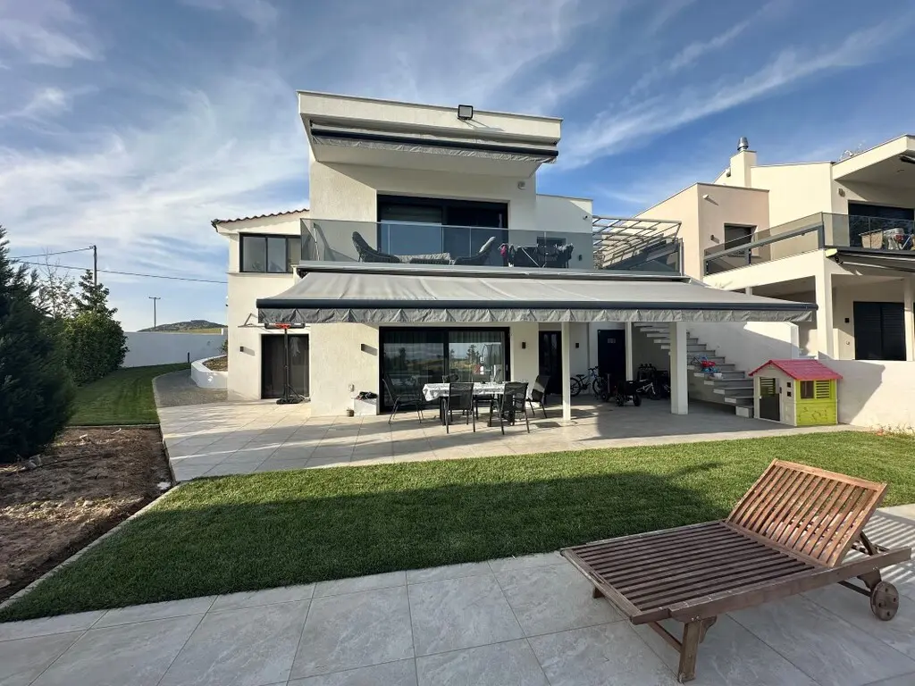 Detached House Of 235 M² In The Suburbs Of Thessaloniki