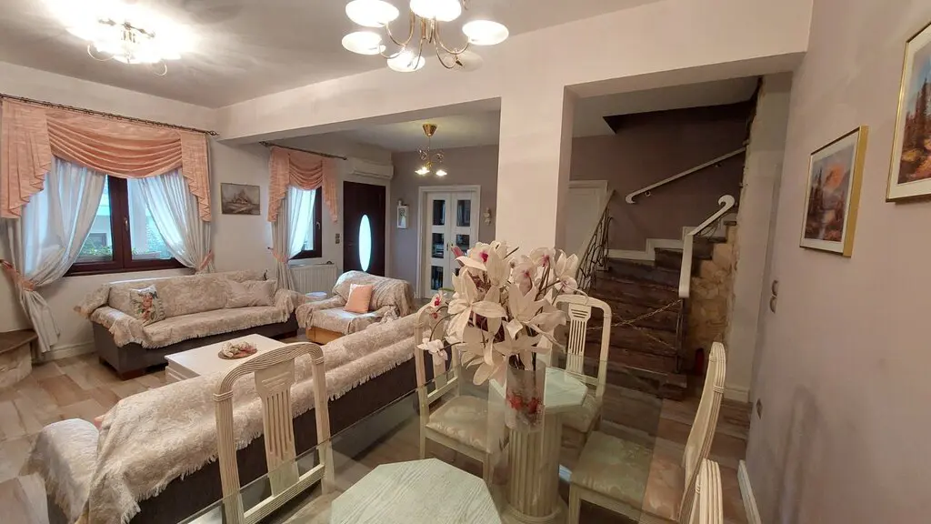 Maisonette Of 184 M² In Olympic Coast