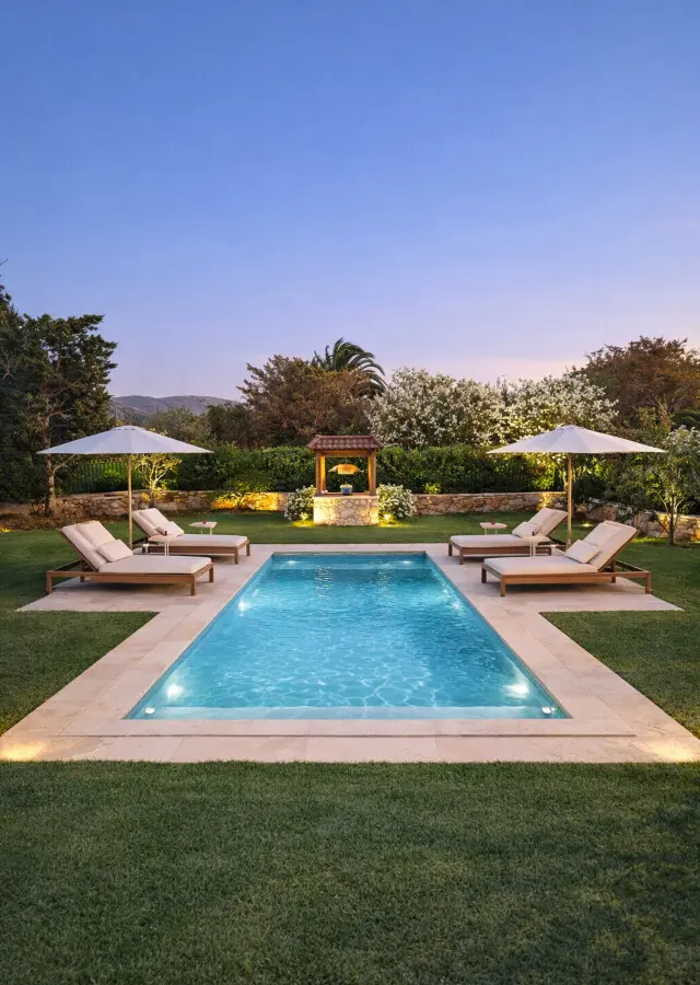 6-bedroom Villa In Kalivia Thorikou, Greece (418 M²)