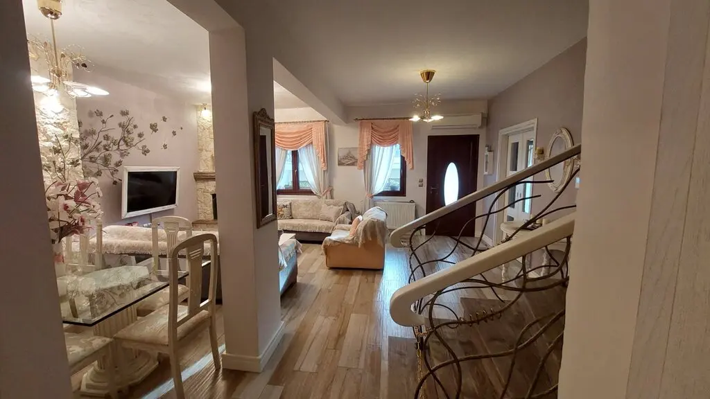 Maisonette Of 184 M² In Olympic Coast