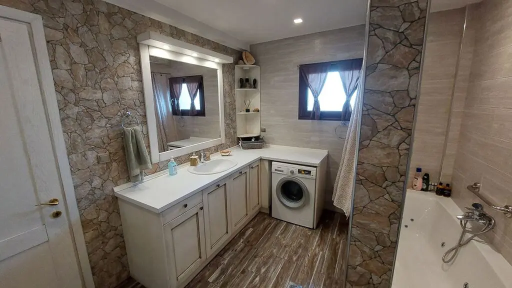 Maisonette Of 184 M² In Olympic Coast