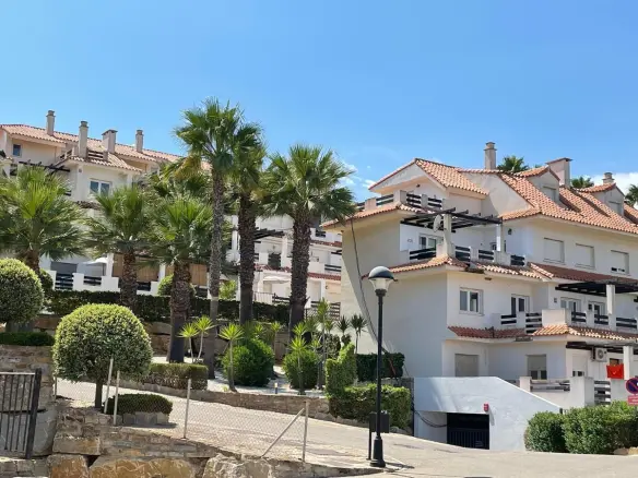 125 M² Apartment In Manilva, Málaga With Sea View