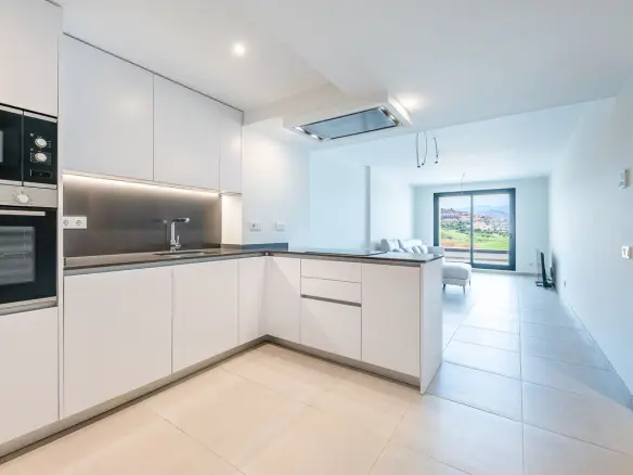 Renovated 2-bedroom Apartment In Calanova Golf, Málaga
