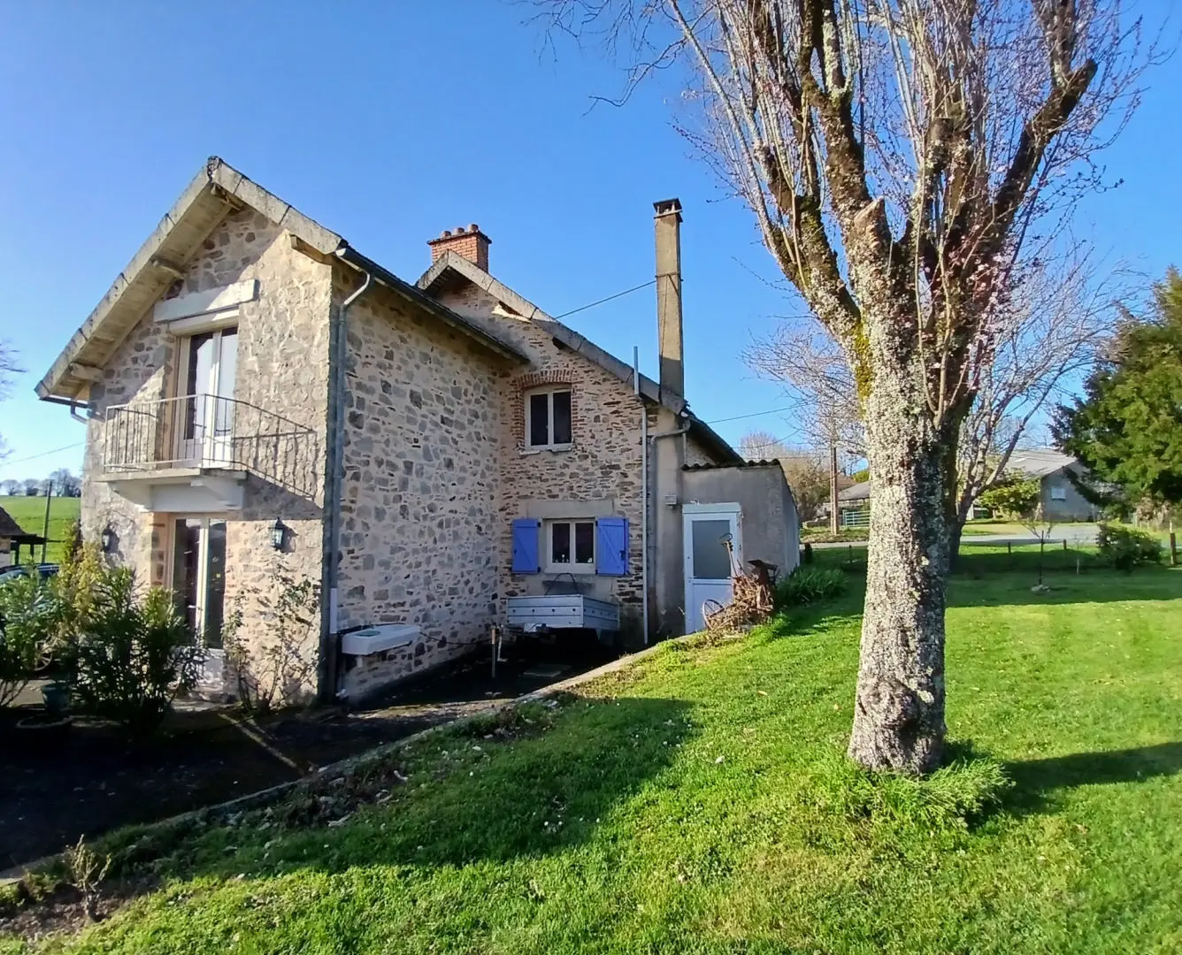 Stone Farmhouse Of X M² With Separate Barn And Mature Gardens In Dordogne